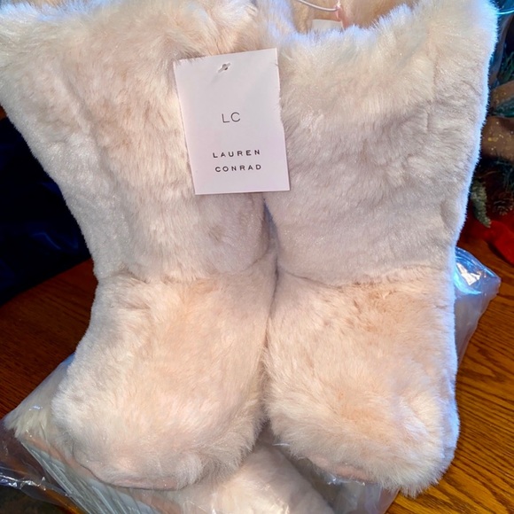 Lauren Conrad BLUSH FAUX FUR BOOTIE SLIPPERS NWTs M(7-8) XS (5-6) SUMMER PRICE - Picture 1 of 9